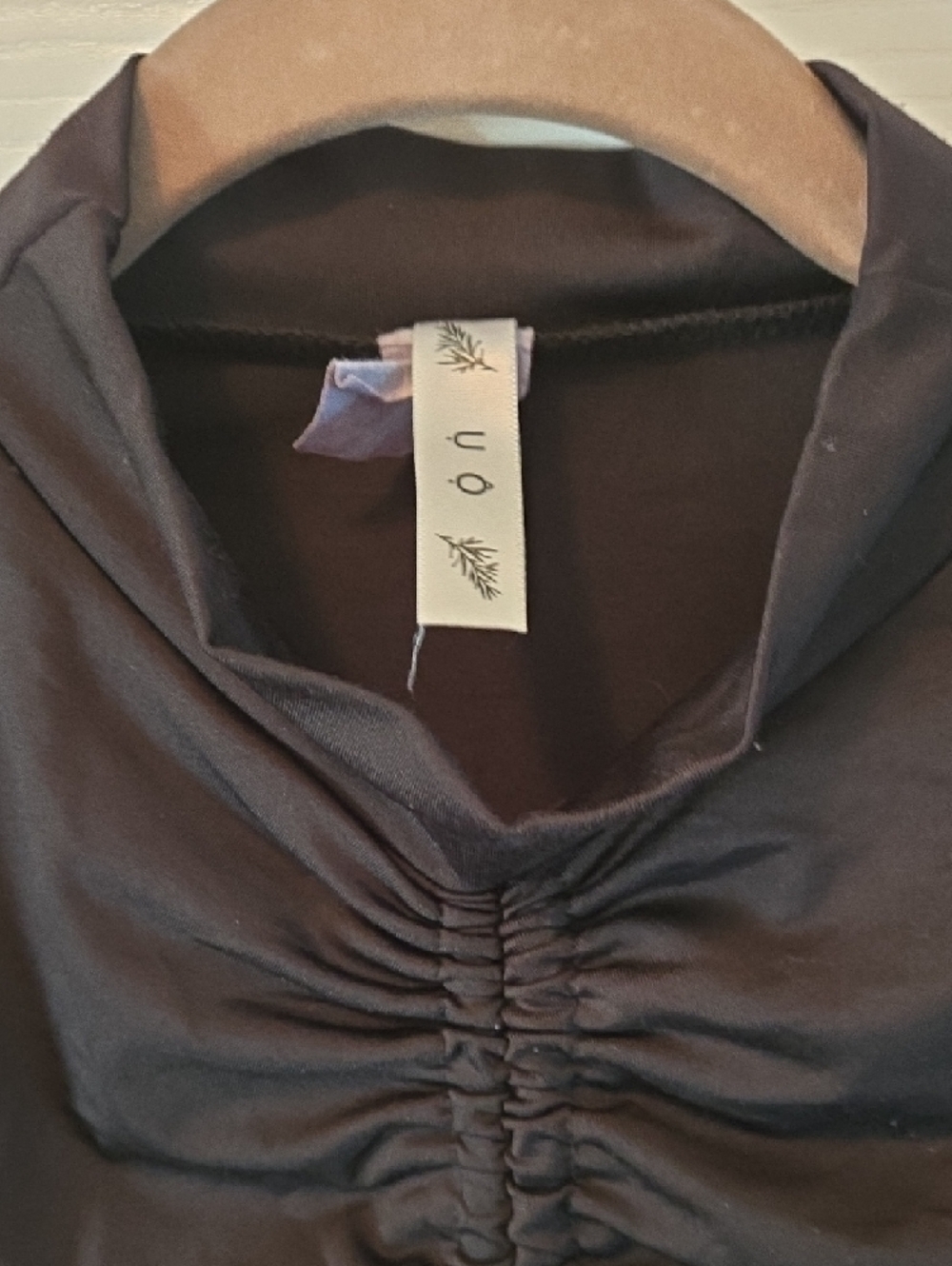 Source Unknown Black Cropped Ruched Drawstring Top - Picture 2 of 7
